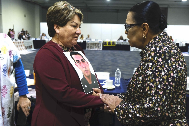 Rosa Icela con con meres buscadoras3