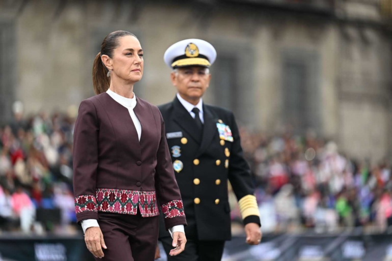 claudia sheinbam desfile