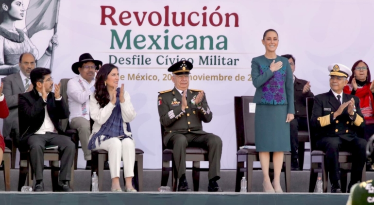 Desfile 20 nov eikon16