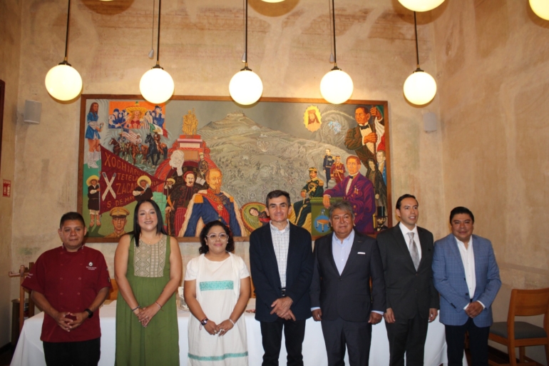Aspecto de la conferencia de prensa en la que se anunció el evento, junto con hoteleros y empresarios poblanos. Foto Museo de Arte Religioso Ex Convento de Santa Mónica