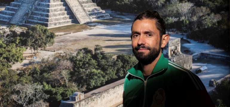 En un conversatorio, el fotografo San tiago Arau analizó el origen de su exposición Tlachtli. Espacios del juego sagrado. Foto Gerardo Peña, INAH
