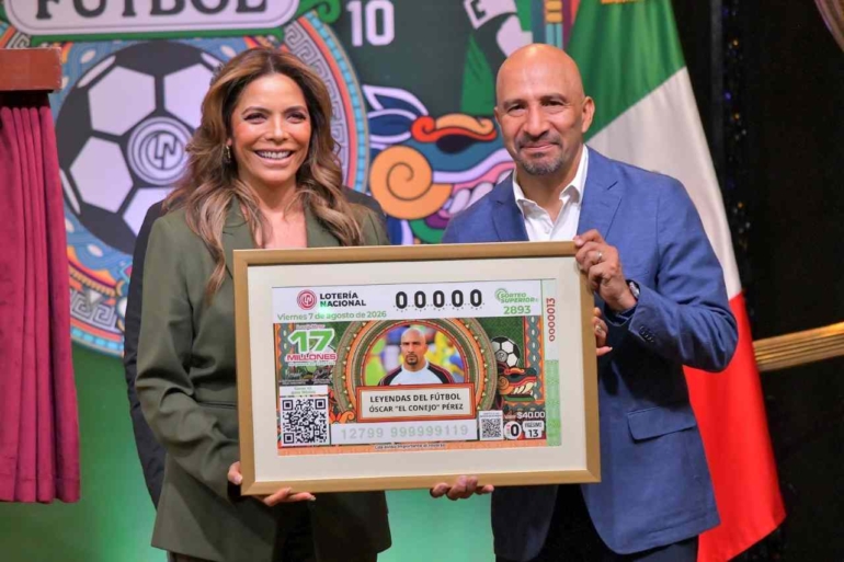 Lotería Nacional presenta billetes conmemorativos de las leyendas del futbol mexicano.- Eikon1