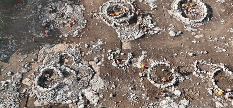 Salvamento arqueológico del Tren Maya de Carga localiza y preserva in situ el sitio K'oxol Ja' II, en Yucatán. Foto Equipo de droneros de la TMM Progreso
