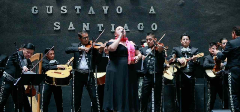 Celebran graduación y bienvenida a nuevos alumnos en la Escuela de Mariachi Ollin Yoliztli.- Eikon1