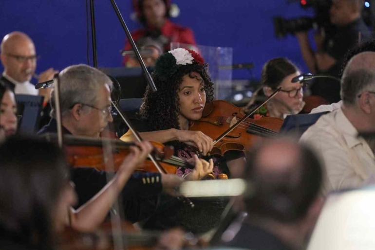 Orquesta Filarmónica.- Eikon2